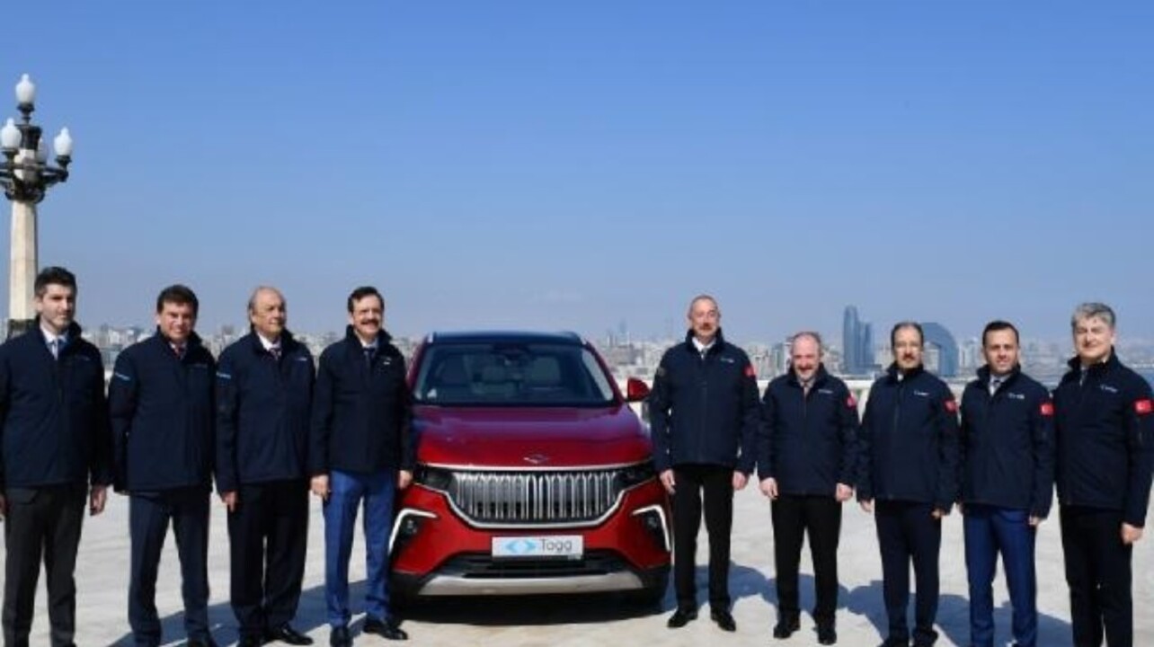Azerbaycan Cumhurbaşkanına İlham Aliyev, TOGG aracını teslim aldı